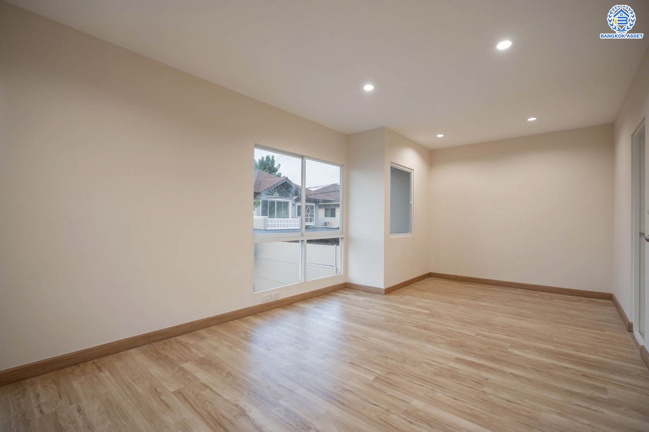 บ้านมือสองตกแต่งใหม่ สังคมคุณภาพแบรนด์ LH โครงการ อินนิซิโอ ปิ่นเกล้า-วงแหวน หลังมุม เนื้อที่ 52.5 ตร.ว. ฟังก์ชัน 3 ห้องนอน 2 ห้องน้ำ 2 ที่จอดรถ บนทำเลศักยภาพ เดินทางสะดวก เชื่อมต่อทั้งปิ่นเกล้า-ศาลายา ใกล้เซ็นทรัลเวสต์เกต รถไฟฟ้าสายสีม่วง "สถานีตลาดบางใหญ่" และทางด่วน "กาญจนาภิเษก"